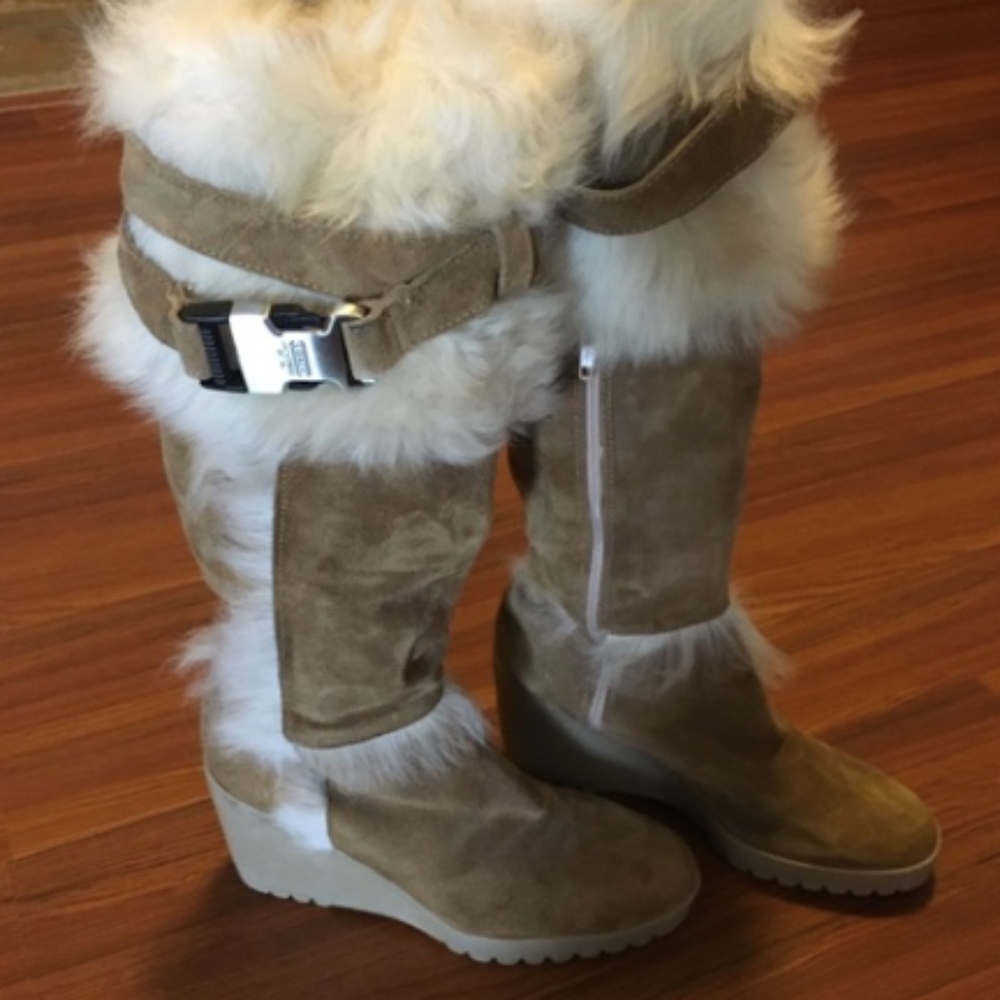 🚫 SOLD Reposh Coach Tan Suede Faux Fur Boots - Picture 1 of 8